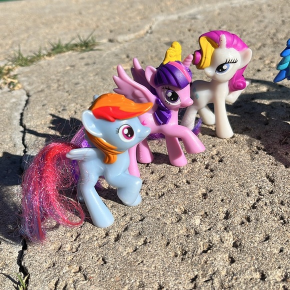 My little ponies pony lot. 7 McDonald’s my little pony toys - Picture 2 of 4